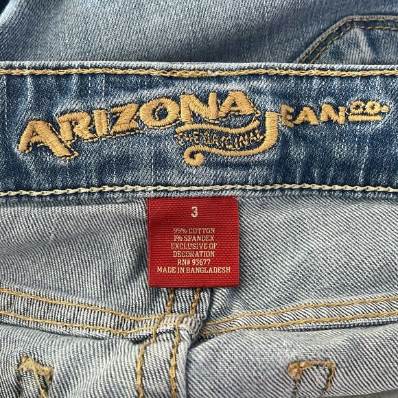 Arizona Juniors SZ 3 Jean Shorts Cuffed Low-Rise Distressed Whiskered Zip-Fly - Picture 4 of 5